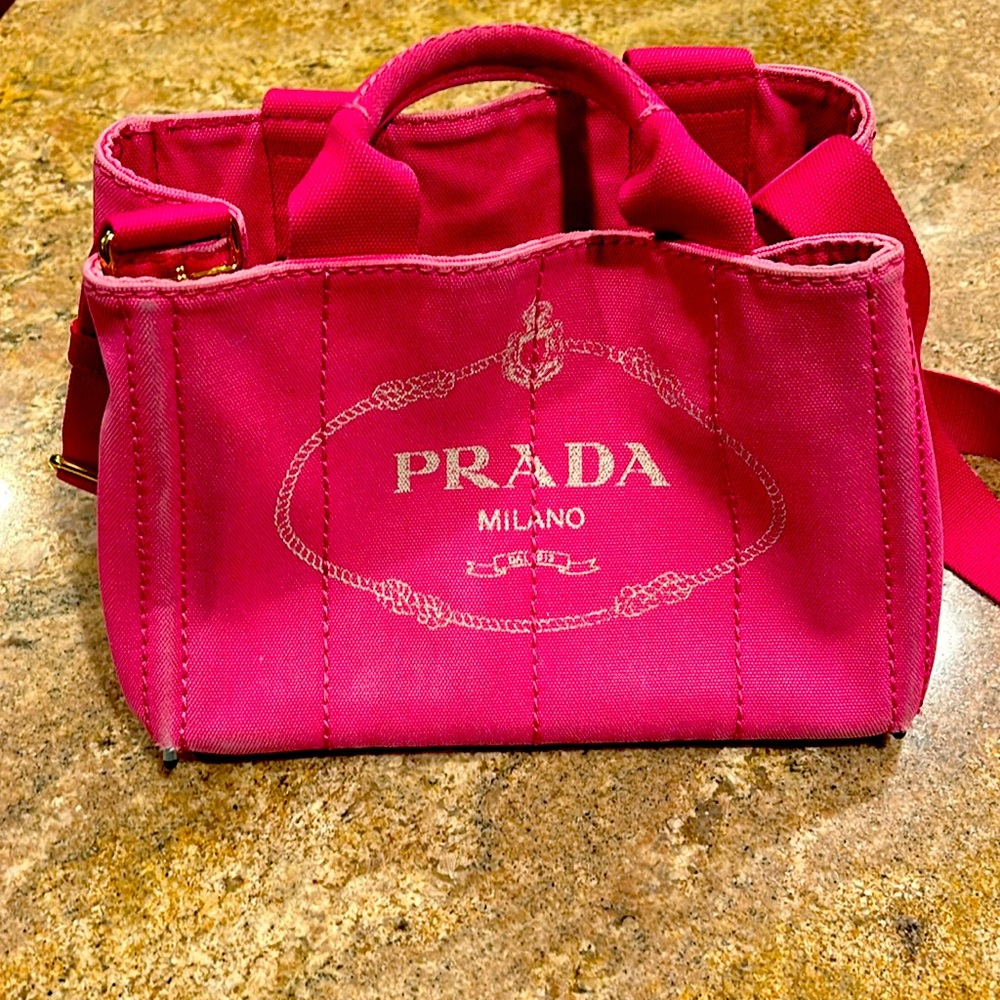 *PRADA PURSE* Bought a while ago, no longer needed! Very Spacious and gorgeous!